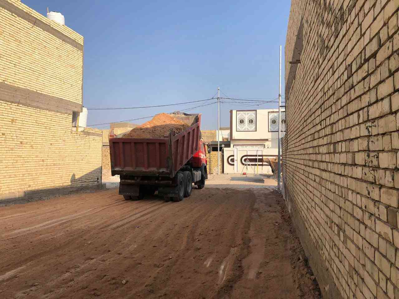 قطعه ٢٠٠م للبيع مجمع بيتي 2 سادس قطعه عن الشارع العام السعر ٨٨ مليون ***********
