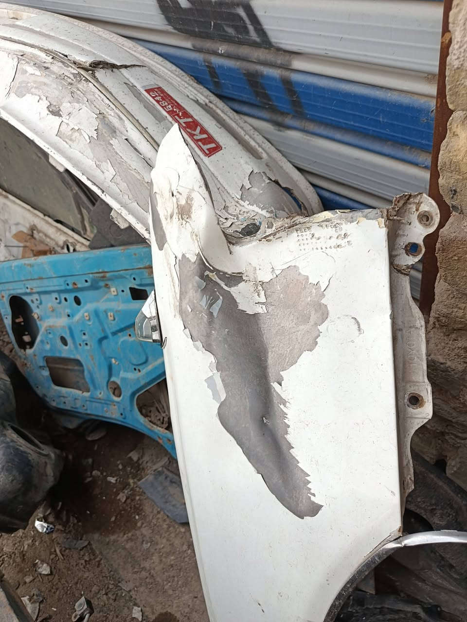 السلام عليكم راس الثور لون ابيض رقم بصره مداور ثاني
بيه حادث بسيط موجوده تفاصيل بالصور قبل والحادث والحادث 
وبعد الحادث مكفوله كير ومكينه وتبريد كله جديد الدعاميه مشدوده اريد مراوس بي واي دي لان اشتغل تكسي وهذه متحركه 3000 
***********
