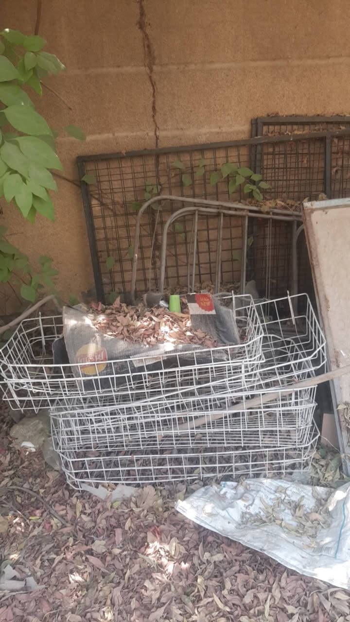 رفوف للبيع نضاف مابيهن لا كسور ولا شي بس غسل
رف جداري بالحايط بس مايندك يعني يكعد قواعد وبراغي ويكعد وسفينة وسطية هم حلوة وسلات مال جباسة 
السعر باليرضي الله انطي سعر واني اطبلك 
مكاني شهداء السيدية 
محمد ***********
