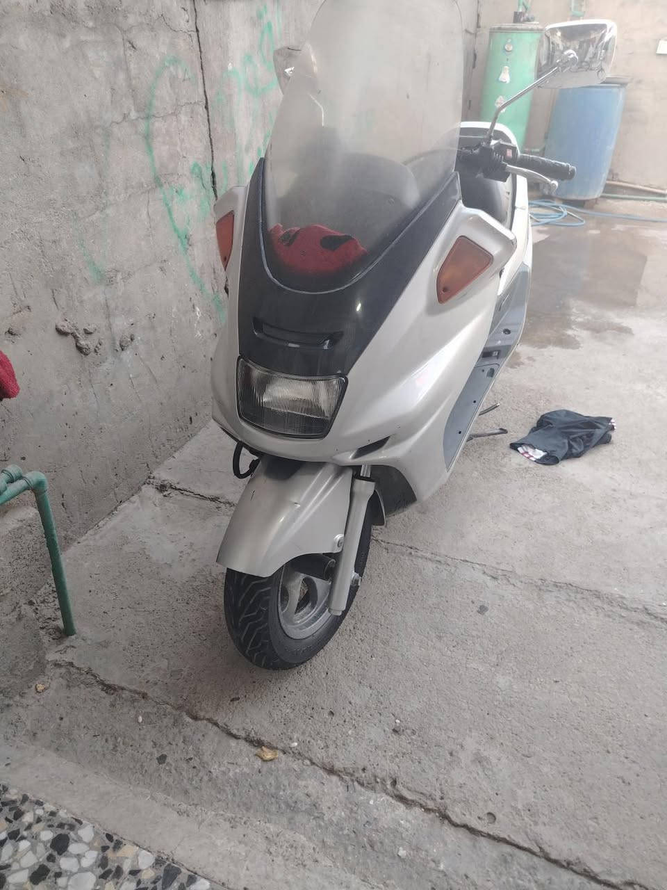 للبيع مكان جسر ديالى كلشي مابيه سعر 650 تاخضه من البيت ***********
