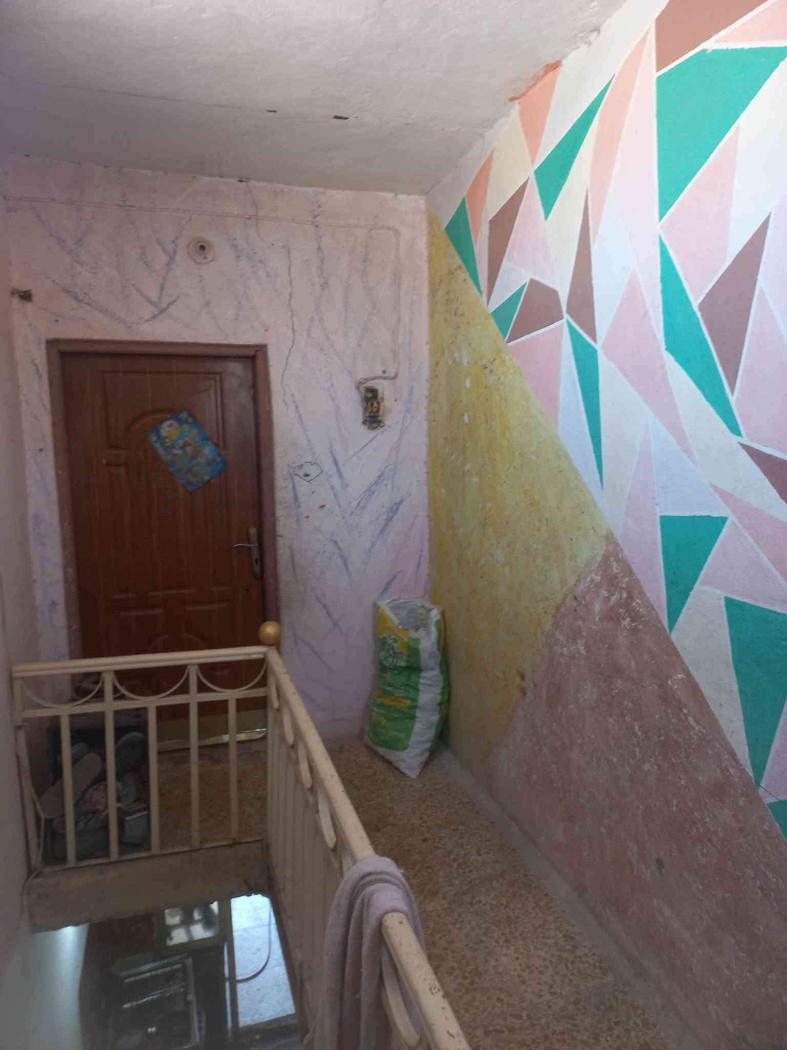 بيت للبيع ١٠٠متر يحتوي على ٣غرف نوم واستقبال ٧امتار وصاله ٥امتار و٤حمامات ومطبخ صغير حي العسكري العابد تابع لقطاع ١١ المكرمه كافة الخدمات كهرباء وماء ومجاري ووتبليط وقريب على المدارس  
قرار ١١٧والسعر٦٥ أوبي  مجال *********** واتساب
