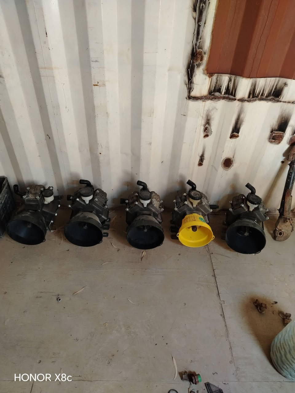 للبيع مواطير مرشات 4 بستم ويوجد كير بوكس ناثرات ويوجد عيون مرشات ابنسب الأسعار العنوان واسط العزيزية معرض القمة رقم ***********
***********

نص مكتوب في الصور:
- HONOR X8c