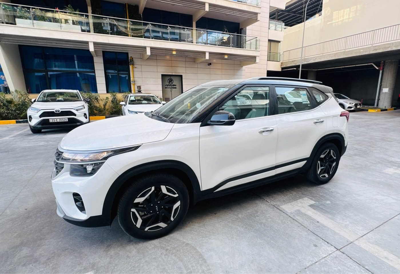 سلام عليكم :
🚘 كيا سيلتوس (Kia seltos)  2024 للبيع لون ابيض صدفي ملكي 
. وارد خليجي وكالة
. رقم اربيل الجديد الانكليزي باسم شركة ( وكاله مجانيه )  
. محرك 1.5 اقتصادي 
. كير اوتوماتيك 
. عداد المسافة : 8000 الالف كم 
مواصفات السياره: 
 . حساس (امامي - خلفي ) 
. سقف بانوراما بالكامل (طكتين ) 
. مود درايف 4
. كشنات جلد (تبريد ) 
. اناره LED داخليه (بلادي ) مع السماعات 
. اوتو هولد (توقف بالازدحام )
. عرض الكاميرا الخلفيه  
. هاند بريك كهربائي ( بصمه )   
. بصمة ابواب وتشغيل عدد 2 بصمات مع كتلوكاتها واوراق الشركة كاملة 
. شاشة تدعم  (ابل كار بلاي او اندرويد اوتو )
. تحكم ستيرن كامل جهتين شاشة كبيرة ديجتال متصلة 
. يدات ابواب نيكل +ويل كروم تيتانيوم
. قطعتين تبريد
. حساس تاير (يعرضلك كل تاير شكد بي) 
. كامره خلفية دواره 
. المرايات الجانبية شفط 
 💸السعر (170 ورقة) 💸 وبيها مجال بسيط 
السبير والعدة مالتها مانازلات من الشركة 
السياره نظيف وبحاله الزيرو 
🔴 مكفولة من الصبغ والضربه والرصعات ) عدا بارد بسيط بالباب الخلفيه عكس السايق 
مأشر عليه بالصور 
. مكفولة كير ومكينة 
. تبديل الدهن والفلاتر كله بالشركه  
📍مكان السياره بغداد (المنصور ) 
اي استفسار تواصل واتساب او الاتصال
(***********) Colombo, Sri Lanka
