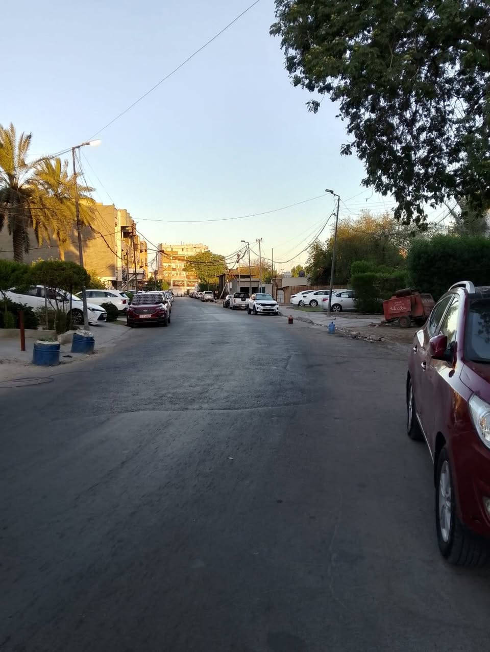 بيت 101 متر طابقين مسلح
الواجهه 7 ونص متر 
النزال 13
4 غرف 
3 خدمات
استقبال + هول داخلي 
مطبخ 
طرمة 
الاعظمية شارع متنزة الاخطل 
للاستفسار 
***********
