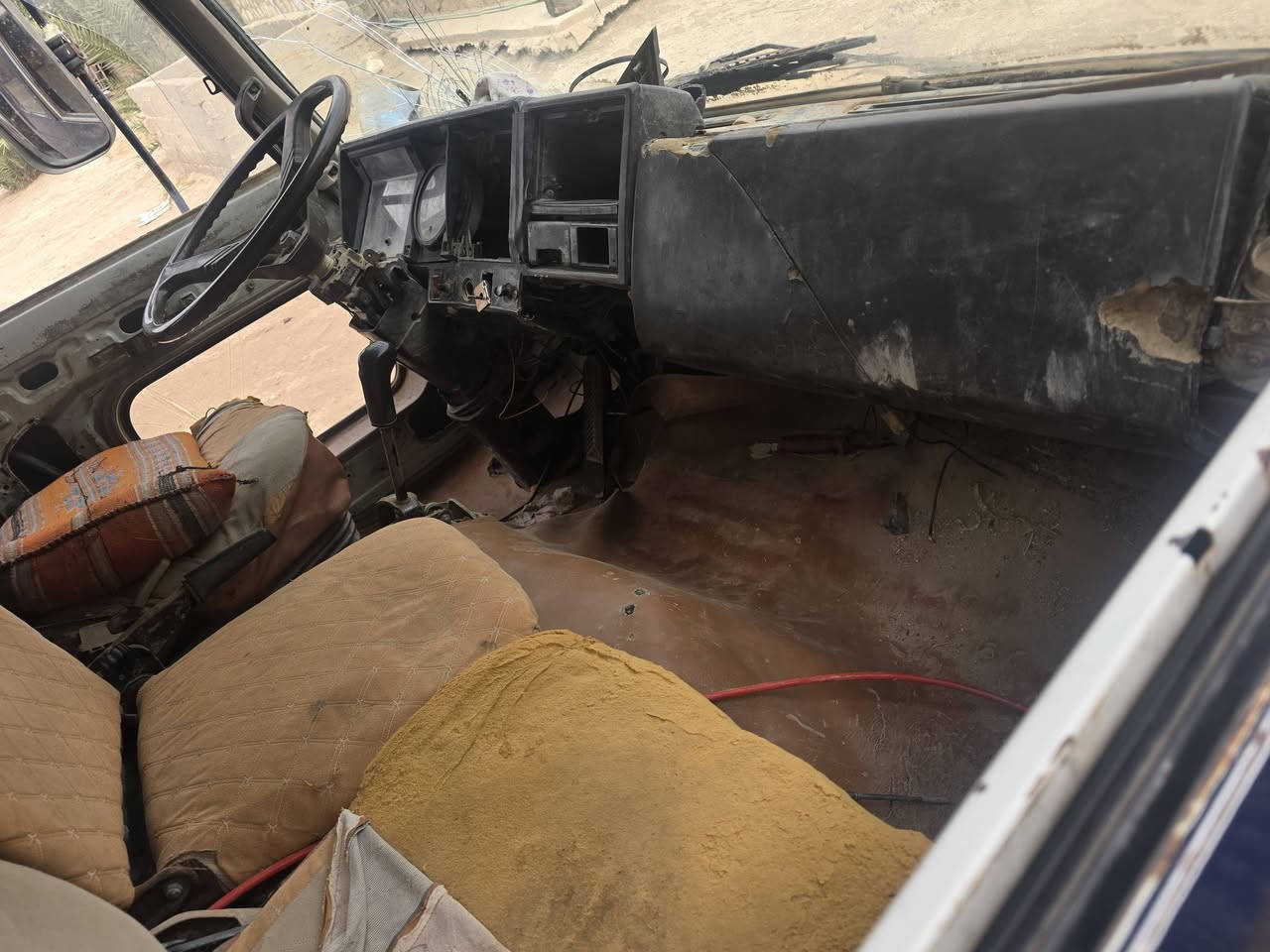 للبيع هينوطيره قلاب رقم قادسيه سنويه ل ٢٠٢٧ شاصي محرك كير اكسن مكفول السعر ١٢٠ وبيها مجال  للاستفسار موبايل ***********
