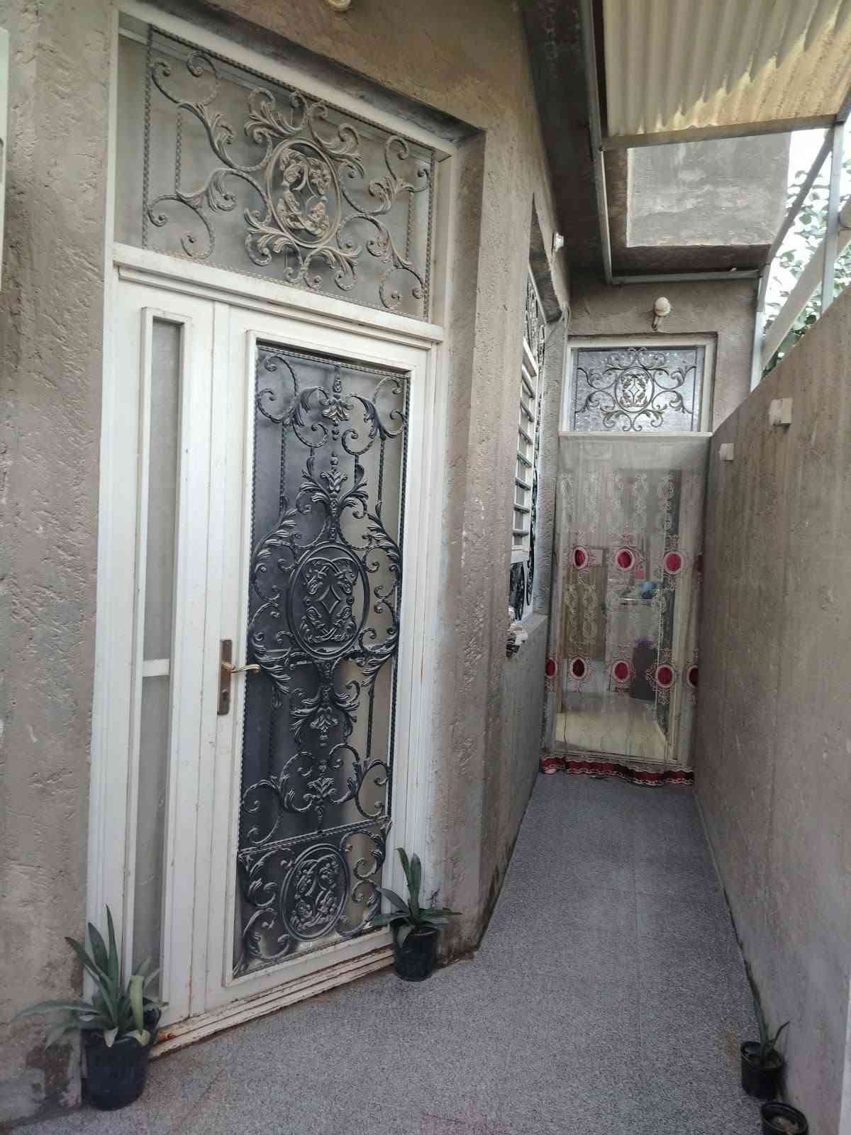 دار 100متر طابو زراعي شارع المعمل سادس  بيت عن شارع الرئسي موقع كلش مرتب منطقت الكريشات مشموله بل تطويب ومرقمه البناء طابوك جمهوري صب كونكريت الساس والسقف يحتوي على غرفه وصاله ومطبخ وصحيات داخليه وخارجيه وستقبال للاستفسار زورو مكتب الغريري ركن شارع حاتم الخير 
الرقم ***********سيد احمد
