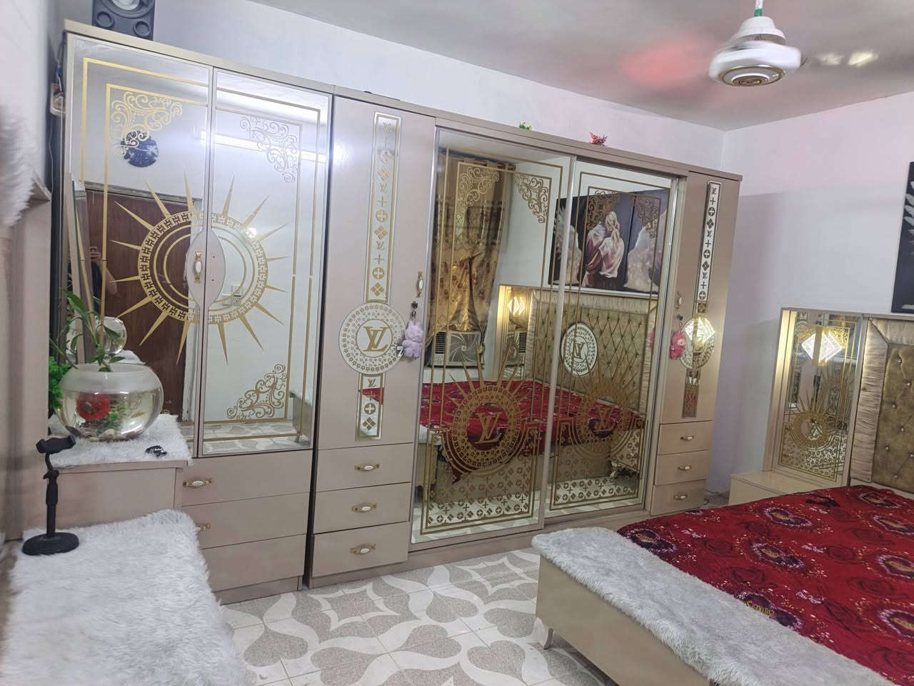 غرفه نوم نضيفه نضافته 80٪
مكاني الخطيب طابو 
سعر 800وبيه مجال 
***********
