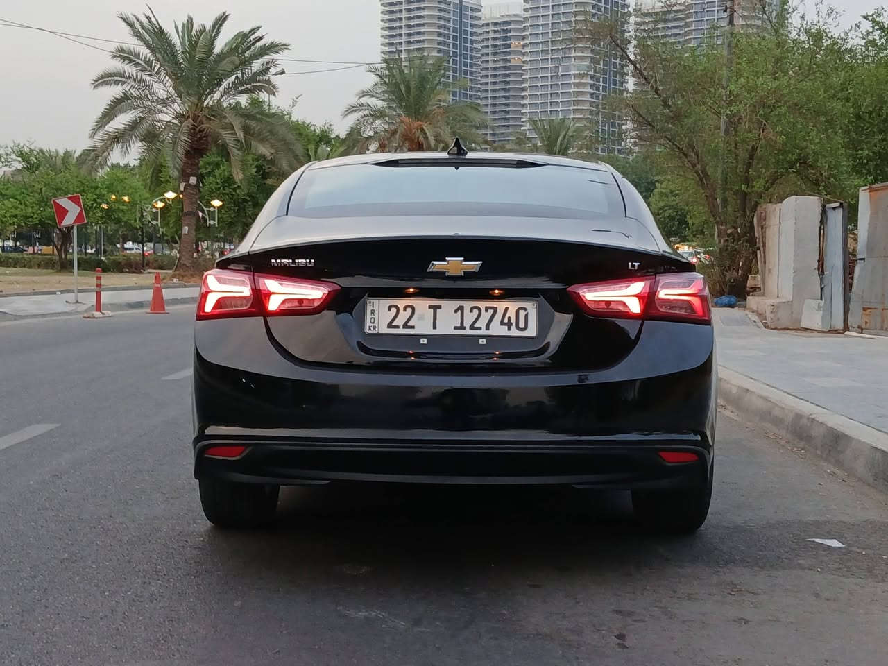 السلام عليكم للبيع  سياره ماليبو 2022 وارد امريكي السياره فول مواصفات ما عدا الفتحه والجلد حادثها فقط باب الصدر تبديلتبديل بدون صبغ وشاملغ امامي ايمن مصبوغ سياره جديده جدا بمعنى الكلمه ماشيه 33,000 مايل رقم اربيل باسمي سياره كلش جديده وبلاديه وما متعوبه الباقي كله كفاله عامه مكاني بغداد حي الجهاد للاستفسار هذا رقمي *********** السعر ١٢٥ ورقه وبيها مجال شي بسيط
