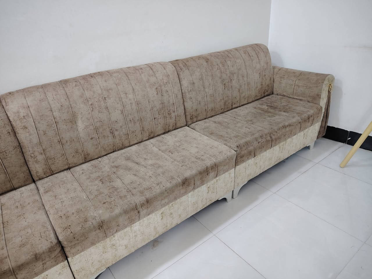 السلام عليكم طخم مستعمل اخو الجديد ما بي اي عيب شرط وخشب عراقي ثقيل. شغل درجة اولى ١١ متر السعر ٤٠٠ الف للاتصال ***********. واتساب بي
