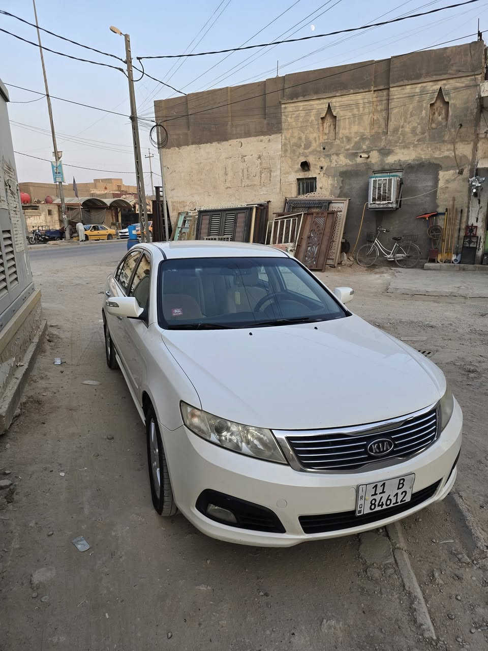 السلام عليكم سيارة اوبتيما للبيع ٢٠٠٩ بغداد بأسمي سيارة جاهزة مجهزة وكلش حلوة ونظيفة مكانها ديوانية للاستفسار التواصل معي رقم تليفوني *********** .
