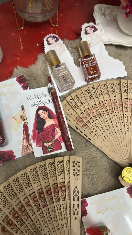 السلام عليكم اني مشروع جديد مشروعي هوه تجهيزات مناسبات يعني مال اعراس مال عياد ميلاد مال طهور مال تخرج مال حج كليشي موجود وبضافه باقات ورد مصنوعه من ورد ستن 
وباقات ومسكه عروس مسكه حفله تخرج عادي كلشي انسوي مصنوعه من شمع وايضن بوكسات هدايا موجود توصيل كل محافظات العراق وتواصل عبر واتساب رقم حجز ***********
