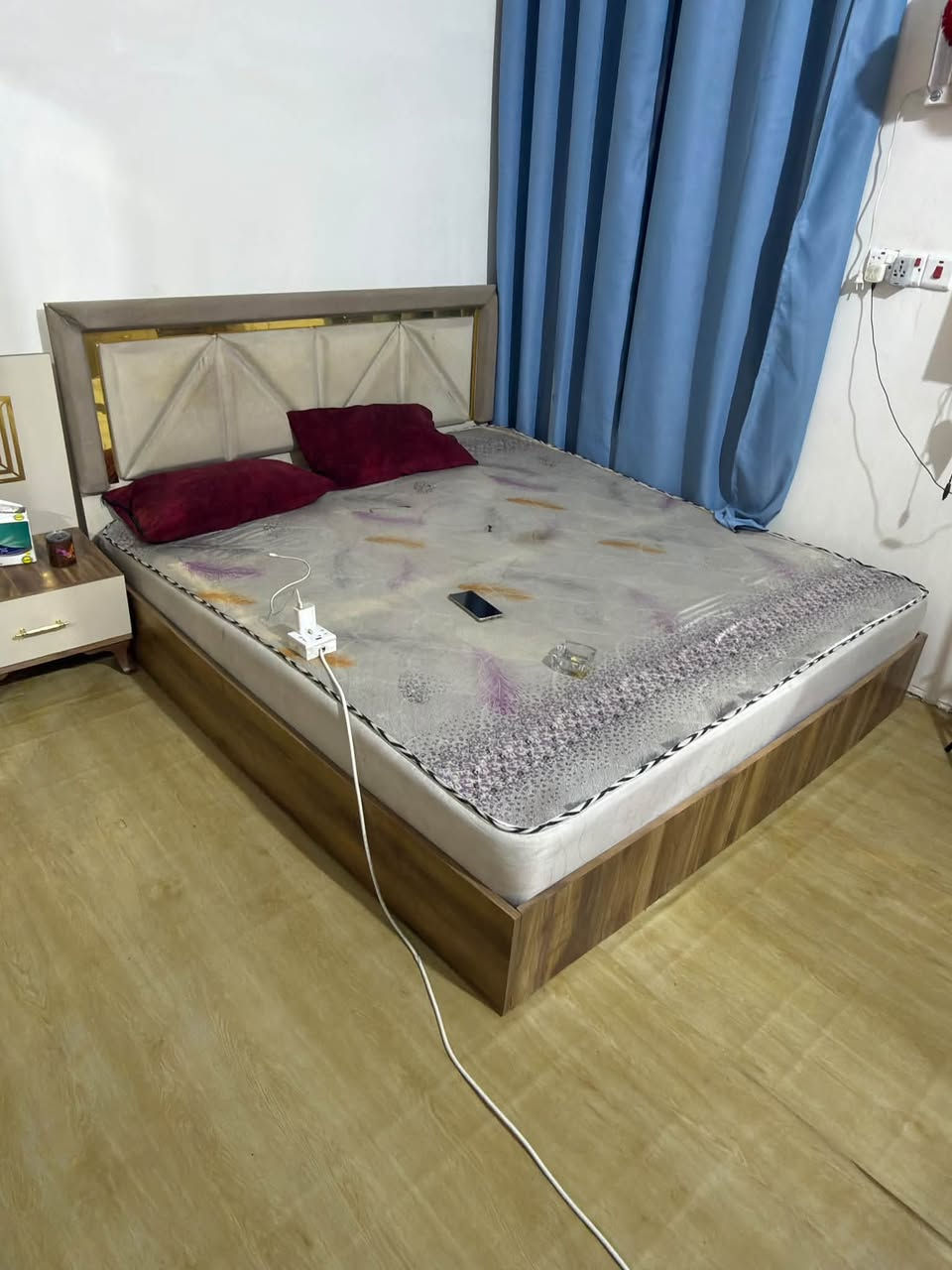 متوفر اغراض منزليه مستعجل على البيع
غرفه اخشاب مرتبه نظيفة 450
كاونتر وسنك مرتبات 450
سبلت 2 طن شغال 400

للتواصل ***********
العنوان بغداد الشهداء العبيدي
