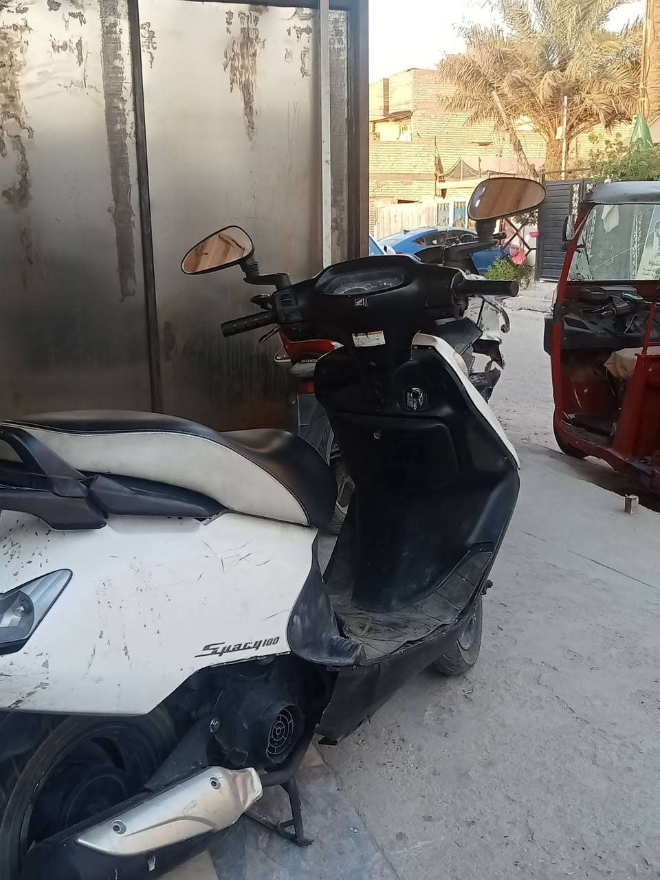 السلام عليكم دراجه سبيسي لون ابيض نكره سلف دراجه بيها بخار قليل سعرها 225 وبيها مجال مكانها بغداد الشعب ***********
