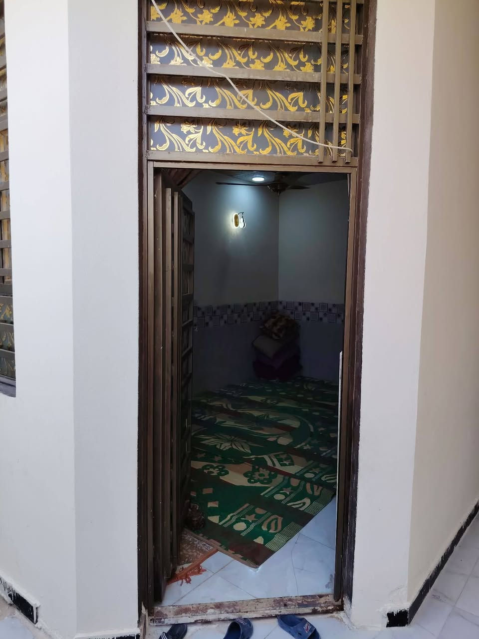 100 متر طابو زراعي مشمول بالتطويب واجه 5 نزال 20 مقابيل قرية الغدير عمود 265 بناء حديث صب مسلح شارع 12 متر تبليط قرب مدرسة انوار الغدير 
هاتف و اتساب
***********
السعر 47
