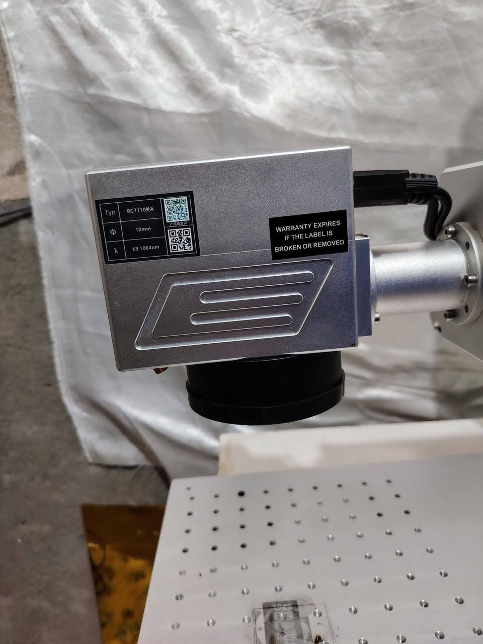 ماكينة فايبر ليزر 50 واط (Fiber Laser) للبيع
العمل: حفر ونقش عالي السرعة والدقة على جميع المعادن (ذهب، فضة، استيل، نحاس)، والأحجار الصلبة، والجلود.

​التطبيقات: طباعة الأقلام، المداليات، الشعارات، الصور الشخصية، والهدايا. وتدعم ربط الروتاري للمحابس والأكواب.  للاتصال ***********  السعر 3 ملايين  السعر قابل للتفاوض 

باقي  صور العمل بالتعليقات
