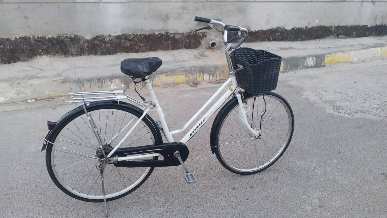 بسم الله الرحمن الرحيم 

السلام عليكم ورحمه الله وبركاته 

بايسكل ياباني للبيع ❗🚲 
 

حجم 27 ❗ 

البايسكل نضيف جداً كما موضح في الصورة 📍 

البايسكل كل شي ما عايزة فقط اصعد واتوكل علا الله 

البايسكل طاقه 🚲
 
نضيف حيل وسياقته حلوه وخفيفيه 

المكان الانبار الرمادي 
  السعر 90 وبي مجال أن شاء الله 

للتواصل او الاستفسار مراسلة الرقم واتساب ***********
