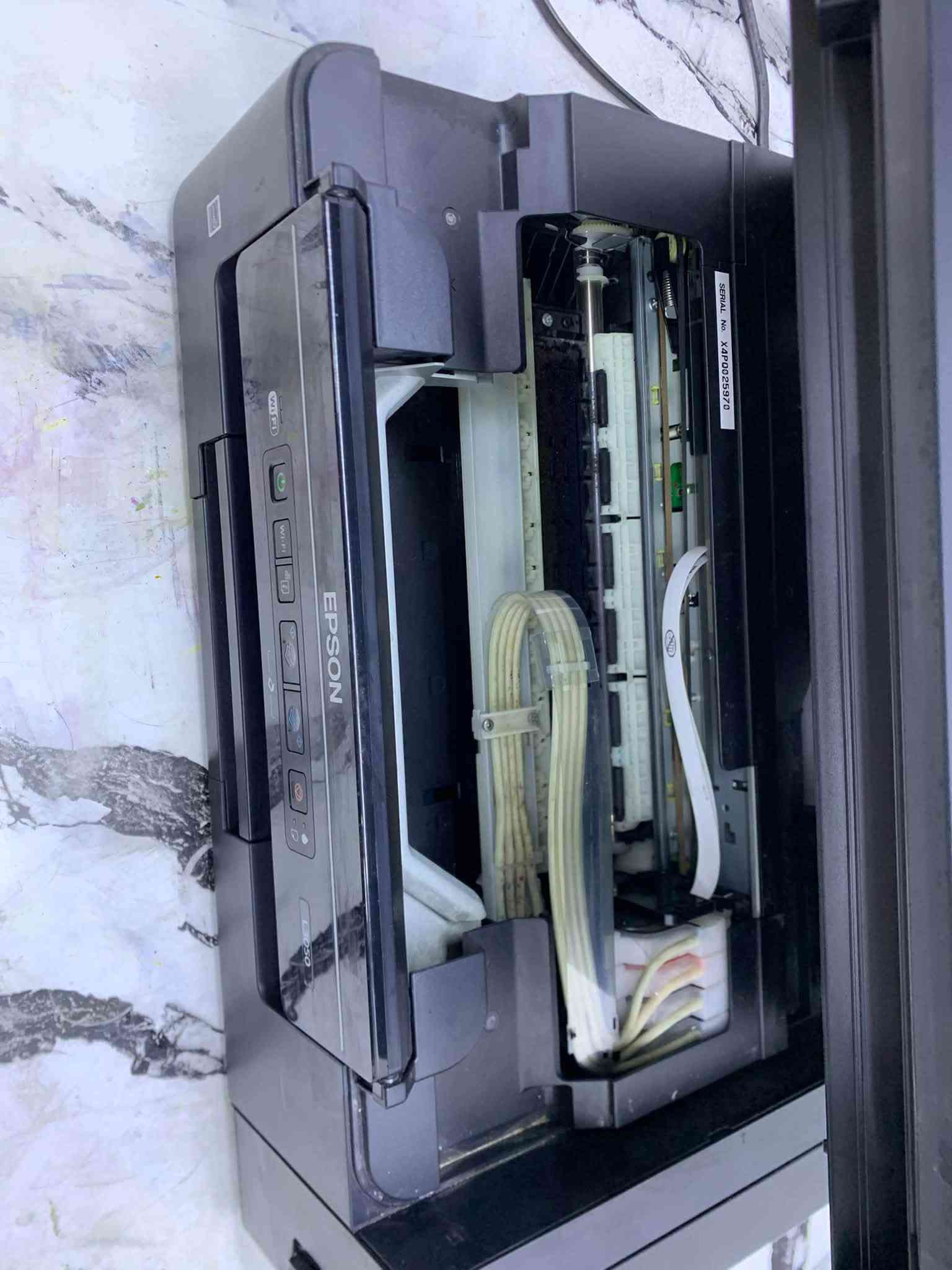 طابعه ابسون L3050
واي فاي
منضومه حبر خارجيه
شرط الشغل
السعر 125 
توصيل موجود
***********

