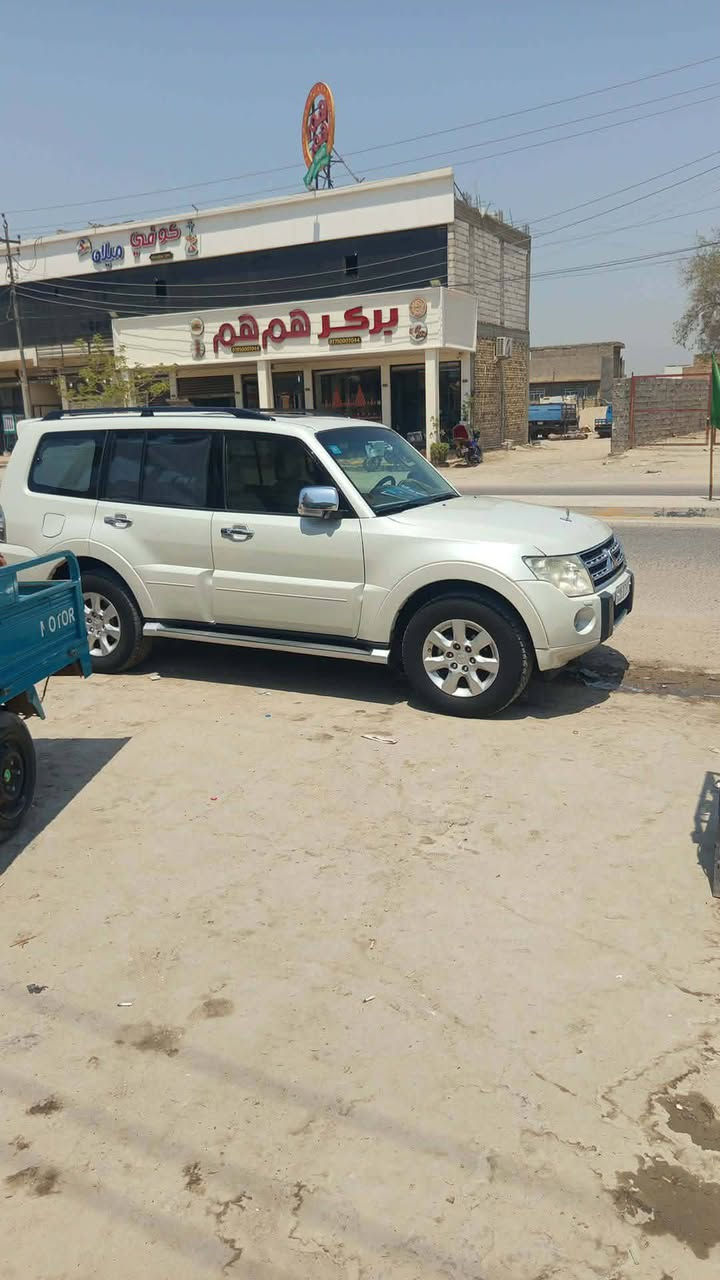 السلام عليكم ورحمه الله وبركاته متاح باجيرو حب تور 2010 كفاله ماعده ملاحضه بسيطه بل باب المكان حله ورديه خارج قرب علوه الشريعه للاستفسار الاتصال على الرقم ***********

