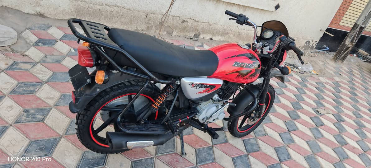 بوكسر موديل موديل 2022 أوراق بسمي كفاله السعر 1450 مكان المجر ***********

نص مكتوب في الصور:
- HONOR 200 Pro