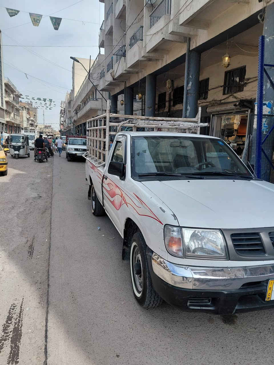 نيسان بيك اب • بدون صبغ • بدون ضربه