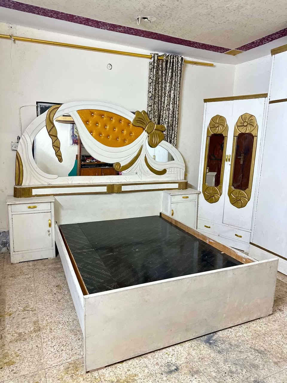 غرفه ٥ ملم شغل نجاره درجه اولى داخله ابيض ضهر جرجوبه 
الشراي يتصل...***********...بيع او مراوس +اشتري
