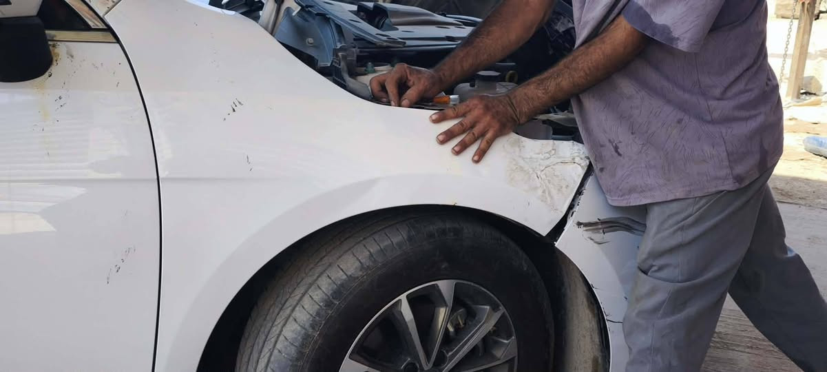 يعني سياره بنفس اليوم طابكها بابي تنضرب وتحترك سبحان الله وما صايره قبل فيدونه اهل الخبره اصلح ابيع شكد تكلف السياره للعلم السياره byd دستروير ما صارلها كم شهر وماشية 11 الف ورقم بغداد وبأسمي  وهذا رقمي *********** اللي الي يريد يشتري او ينصحنه بتصليها بأسعار الغراض

