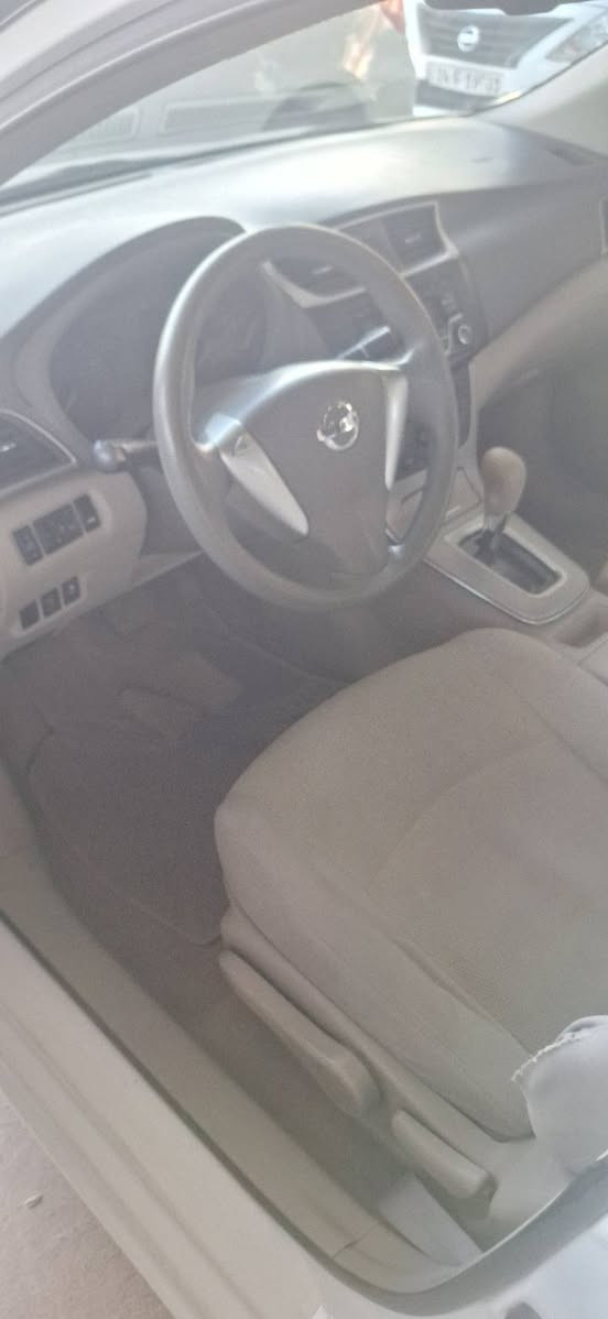 Sentra 2018
***********
باب السائق صبغ
بدون دواخل
 كير و مكينة شرط
السعر 115 و مجال
المكان  دهوك
