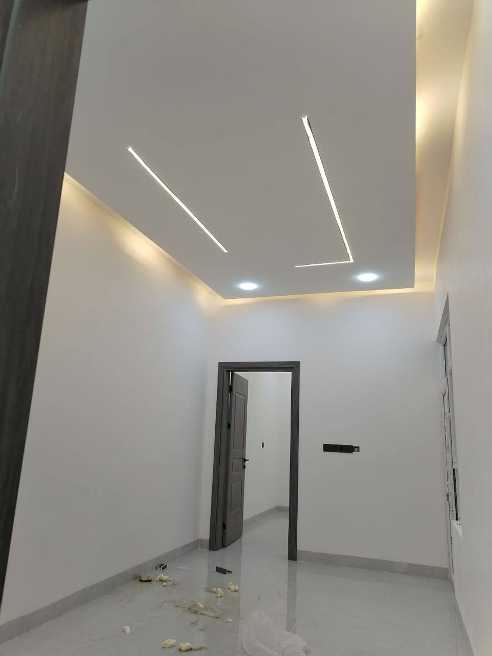 ✅السلام عليكم🌹
🏠دار حديث #للبيع  مساحه 100 متر
بناء زيروا من الطيراز الحديث تسليم #فوري
طابق واحد سند طابو #غرفه وهول #ومطبخ #ومشتملات 
✅منطقه السماح الثانيه مدخل شارع 20
 الفرع الثاني لشارع 20 قرب مدرسه الإمام الزهري 
للإستفسار الاتصال على الرقم *********** متوفر واتساب
*********** ملاحضة الدار  تابع الي وليس لمكتب عقار موصل, نينوى

