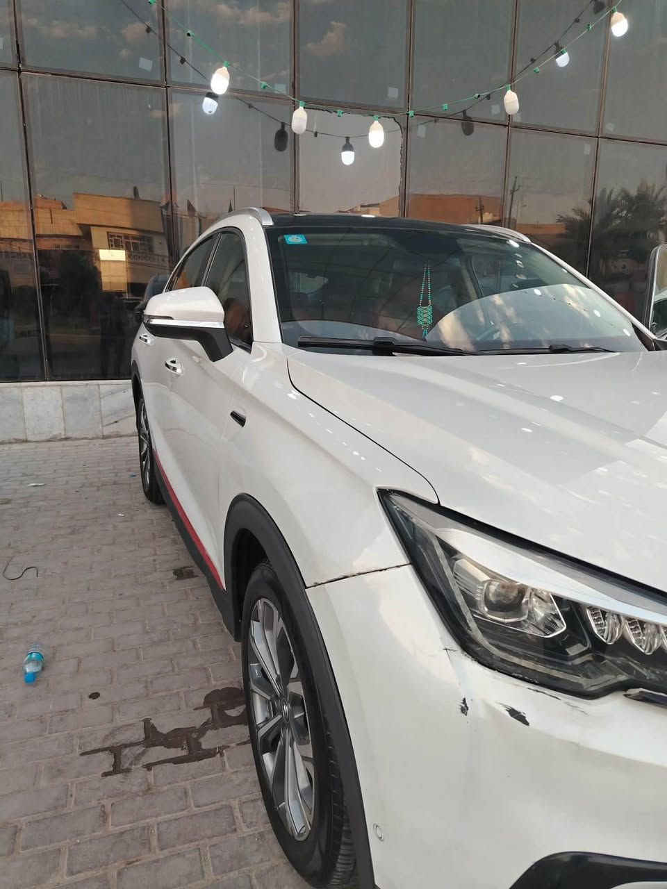 شانجان CS85 موديل 2022 – فل كامل (أعلى فئة)
محرك 2.0 تيربو 4 سلندر بقوة 233 حصان / 360 نيوتن متر، جير 8 سرعات دفع أمامي.

ماشية ١٠٥  ألف كم، بانزين عادي.

أنماط قيادة (عادي – اقتصادي – رياضي – ثلوج).

مواصفات أمان متكاملة:

ABS، توزيع إلكتروني للفرامل، ثبات، مساعد صعود ونزول، وسائد هوائية أمامية وجانبية، رادار، تحذير تصادم أمامي، مكابح طوارئ أوتوماتيكية، كشف نقطة عمياء، تحذير خروج عن المسار، TPMS.

مواصفات راحة وتقنيات:

كاميرا 360 + اصطفاف ذاتي وريموت، حساسات أمامية وخلفية، مثبت سرعة متكيف، تشغيل بصمة وعن بعد، صندوق كهرباء، سقف بانوراما، شاشة عدادات 10.25 إنش، شاشة وسطية 12.3 إنش، عرض شاشة الجوال، 8 سماعات.

مقاعد جلد كهرباء مع ذاكرة للسائق وتدفئة وتبريد، مرايات كهرباء مع تسخين، حساس مطر، إضاءة LED، رنقات 19 إنش.

معدل صرفية 14.1 كم/لتر. 
السعر ١٤٢ ورقه 

***********
