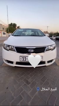 كيه سيراتو لون ابيض خليجيه كفاله عامه ما عده الجاملغ الامامي بيه بارد ...