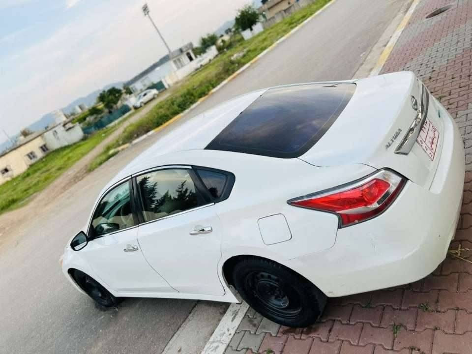 Altima2014
***********
سةيارةكة ليزةري دوبةية ناو زةردة گيرو مةكينة بةشةرت
سةيارةكة مالي دوستة سعري 57 گةلاو مةجاليكي برايانة
