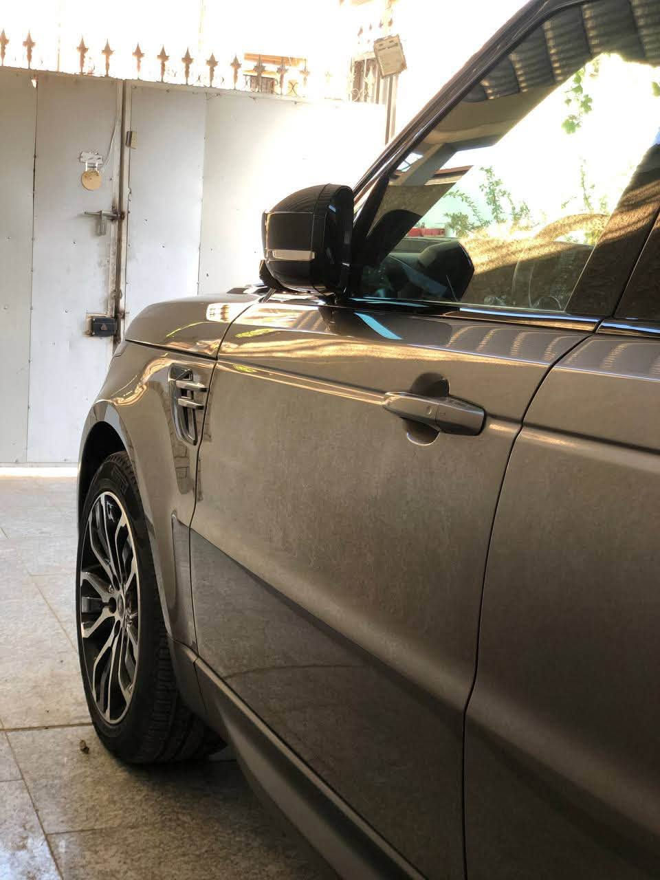 Range rover 2022
6 سلندر 

ماشيه 30الف 

اللون المميز شامواه 

وارد امريكي 

فتحه سقف

حساسات 

كاميرا خلفيه

سياره نظيفه وماشيه قليل 

ارقام دهوك تحويل مباشر 

للاستفسار :***********
