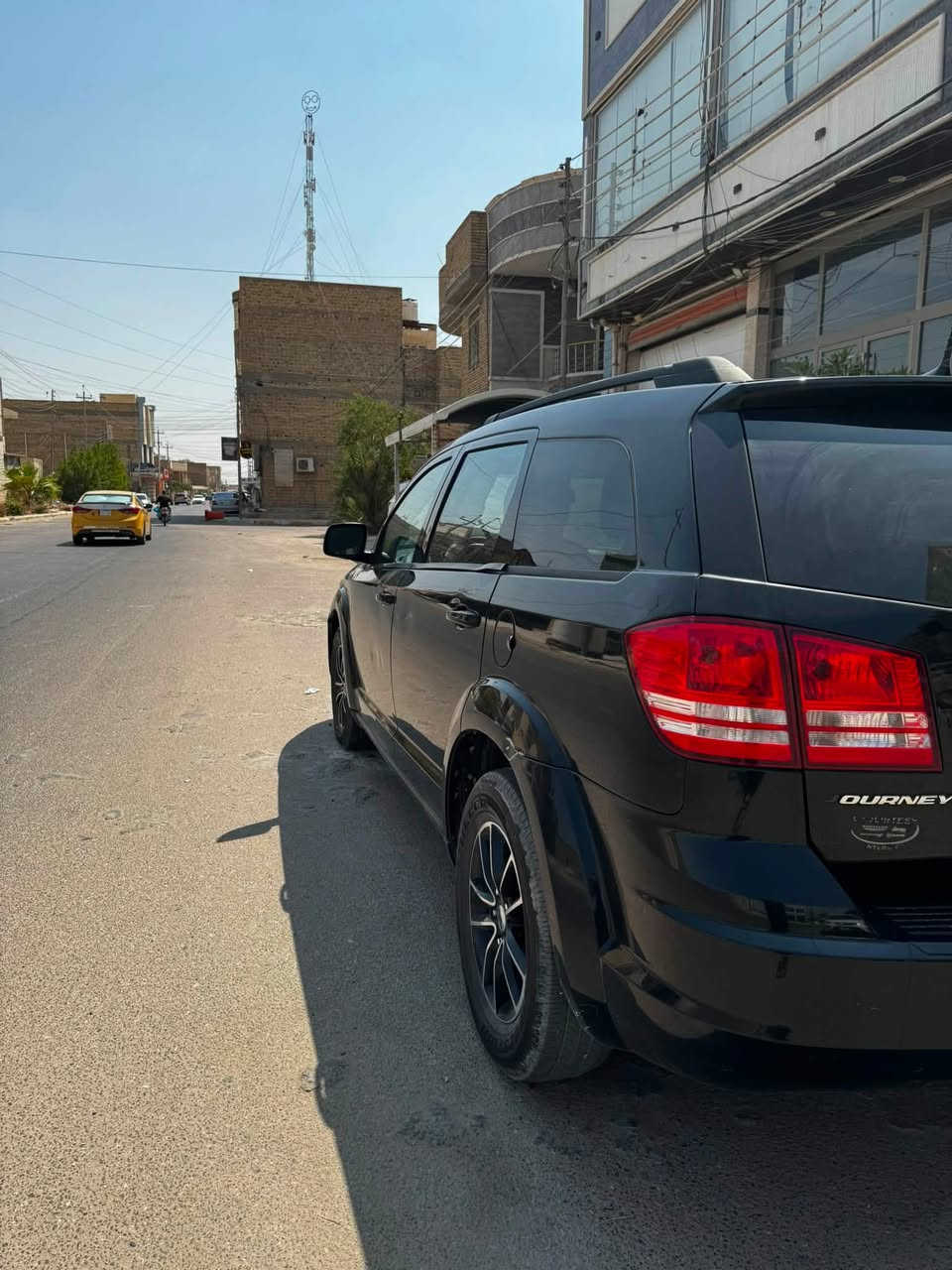 السلام عليكم دوج جورني 2018 هاذا حادثها بل صوره بدون دواخل توني شديتلها كير ومكينه وصدر جديد السياره ماشيه77miالسياره تخبل ونضيفه بيها ملاحضات بسيطه السياره مكانها ناصريه وبسمي السياره ثاني يوم اداورلك  السعر (105)رقمي***********
