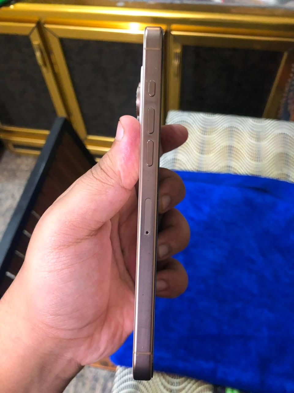 iPhone 16 Pro Max📱
🔵(للبيع او مراوس مع iPhone 17 Pro Max)🔵
✨اللون: Desert Titanium – تيتانيوم الصحراوي
 💽 الذاكرة: 256GB
🔋 البطارية: 94%
📱 الشاشة: Soft OLED نوعية ممتازة
📸 الكاميرات الخلفية: أصليات، مبدلات من جهاز ثاني
❌ Face ID: متوقف
⚠️ الظهر: مكسور وبيه شخوط
⚠️ الشاصي: بيه ضربات خفيفة
✅ باقي الوظائف: كلهن شغالات وعلى الفحص

التواصل 📞 ***********
📞او خاص او واتساب 
📍بغداد /البلديات
