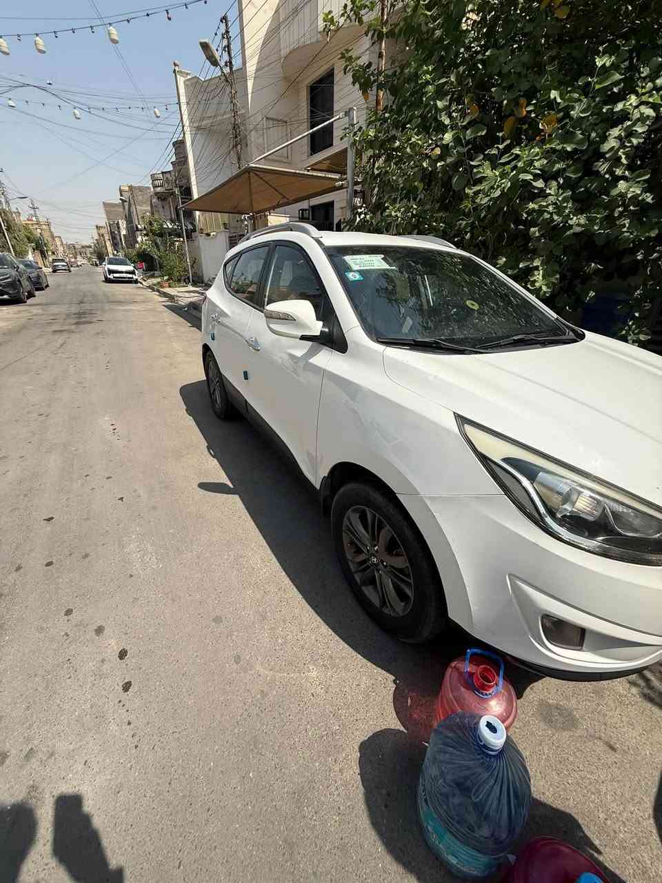 توسان خليجي موديل 2015 بيها بارد قليل بالكنر مال جاملغ الخلفي ماشيه 203 كيلو نضيفه 140 💵 مكان بغداد البلديات 
***********
