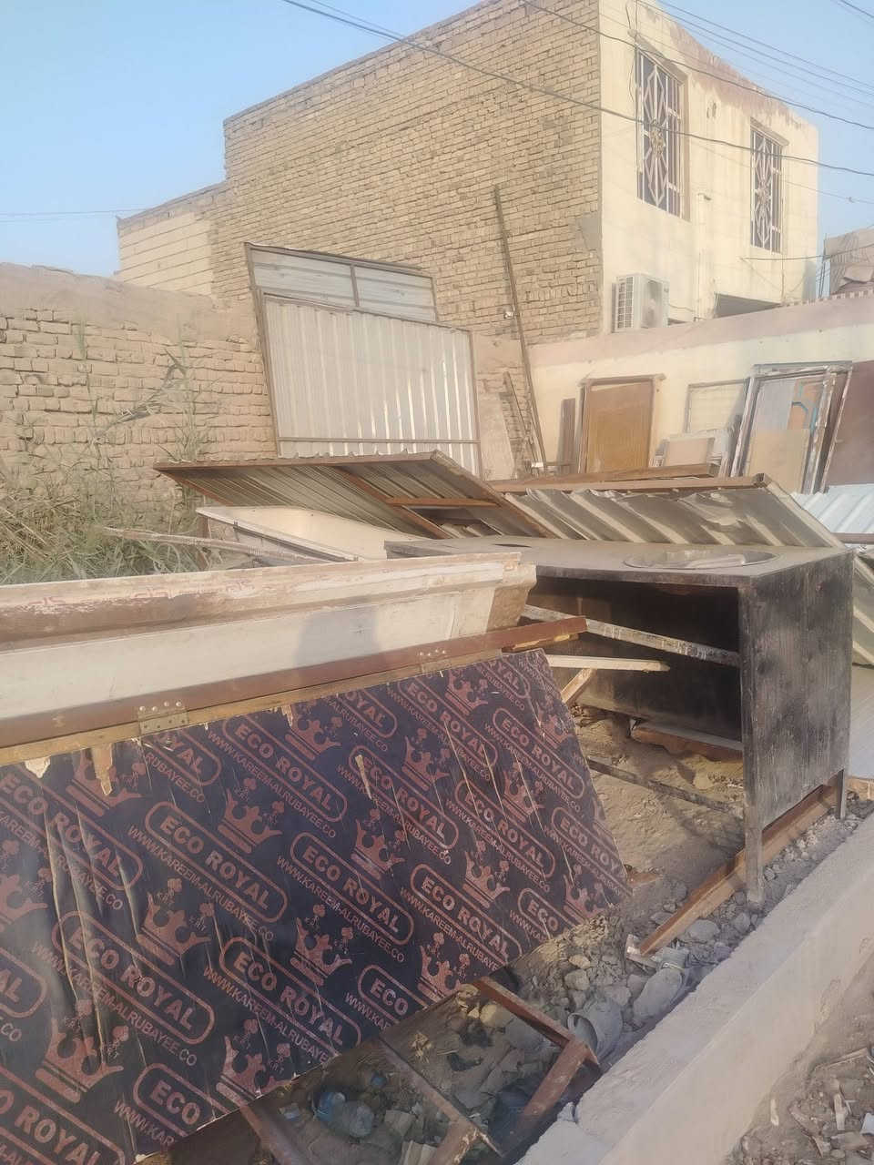حديد • سقيفة جينكو • درج حديد