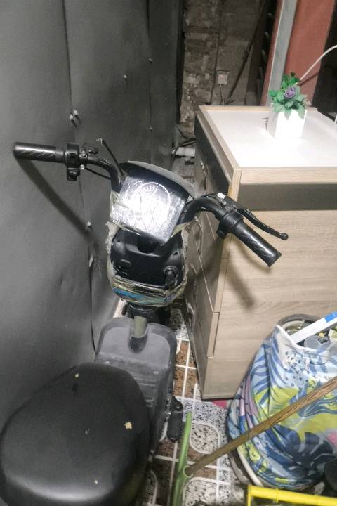 دراجه شحن حجم14  تاير. خلفي مخلوع فقط وتشتغل مستعجل وبيه مجال