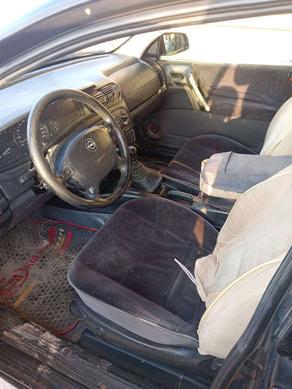 سلام عليكم  وبل بزون  موديل 97 محرك 200 بلادي  كير عادي   رقم ديالى  تحويل مباشر  راعيه  موجود يريد تحويل  مكان  لساره واسط الصويره    رقم   صاحب لساره  ***********  نتصل ودلل  لسعر 30 وبيه مجال حك لجيه
