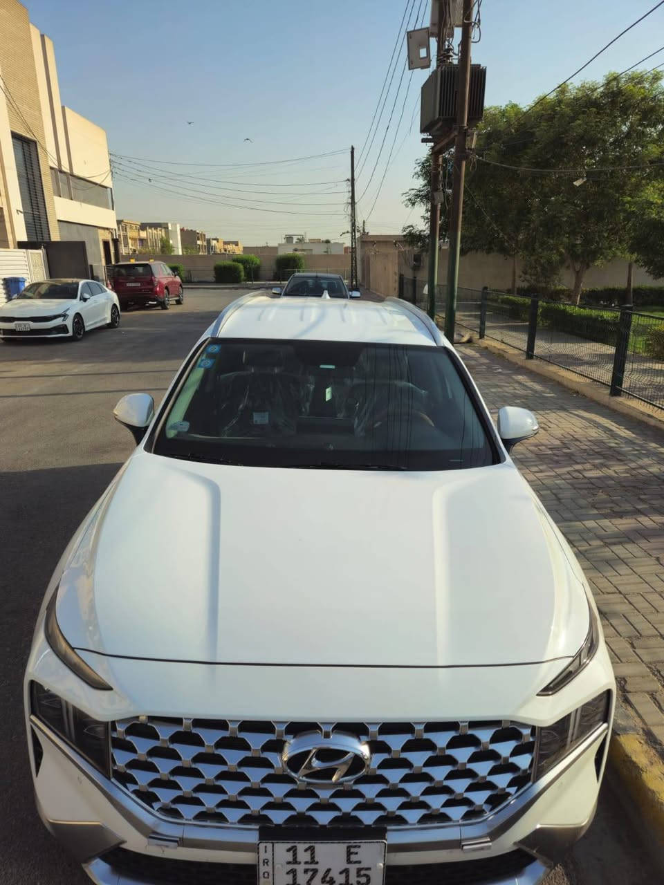 سنتافي موديل ٢٠٢٤ لون ابيض مكفوله ماشية ٣٥ الف... سبعة راكب...محرك ٦سلندر حجم ٣٥٠٠ بعدها بضمان الشركة ثلاث قطع تبريد مغلفة ppf حتى القمارة بالكامل.... مكاني السيدية 
الرقم ***********
والسعر ٢٦٥
