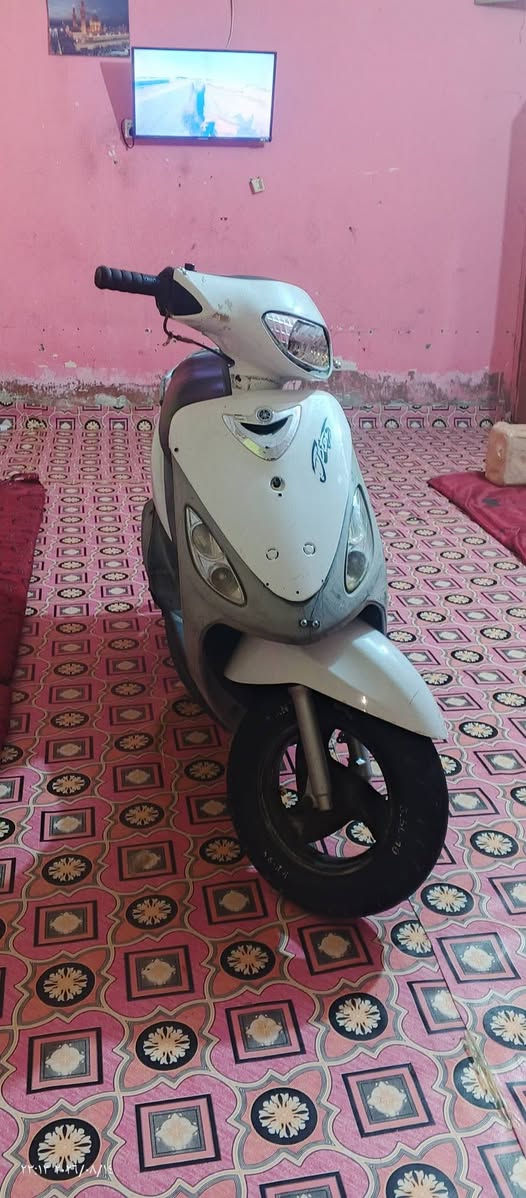 سلام عليكم دراجه ماكس قجمه للبيع دراجه حلوه ونضيفه معدل فول دراجه مفتوحه مره وحده كلشي شغال شرط الشغل كهربائيات كله شغاله يرادله باتري بس كلشي شغال سعر 500وبيه مجال قليل مكان القرنه بهورسعد ***********
