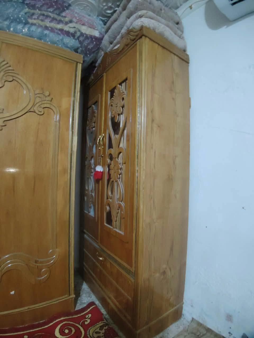 السلام عليكم غرفه اخشاب للبيع نضيفه *********** السعر 950 وبيه مجال
