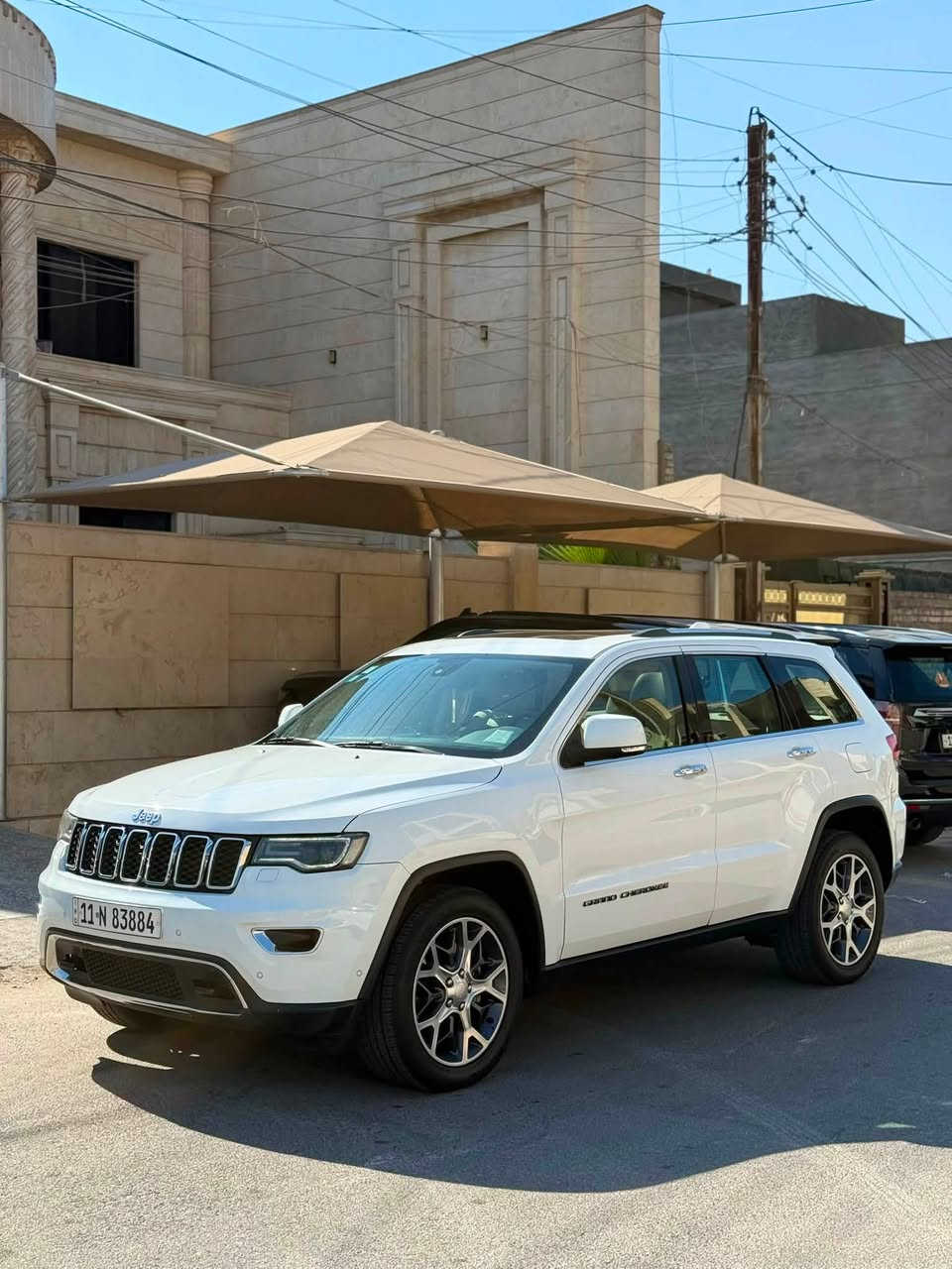 سلام عليكم
للبيع جيب كراند شيروكي  لمتدد بلاص 3 شاشات
موديل 2019 خليجي مو مواصفات 
نقطة عمياء 
دفع رباعي4x4
مقاعد جلد 
رقم بغداد بسمي 
المقاعد الأمامية كهربائية و حضن 
كشن ميموري
المقاعد تدفئه تبريد 
مرايا جانبيه هيتر وقلاب ويه الخلف 
مرايات شفط وشاير بل مري 
ستيرن هيتر 
شاشه كبيره
نظام خاص للطرق الوعرة 
تشغيل عن بعد 
صندوق كهربائي 
حساسات خلفية و امامي
كامره خلفيه 
مودات قيادة (Sport) نظام رياضي 
نظام  اقتصادي(Economic)
نظام توقف ذاتي خلفي 
مثبت سرعة 
نظام تشغيل واطفاء اوتماتيكي للمحرك للتوفير من صرف الوقود
بانوراما
بيها صبغ كلش بصيط  وبيها بي دي ار ممبين ابد اله بسونار يبين
موجوده صور بل منشور امشر عليهن و الباقي كفاله 
 رقمي *********** مكاني بغداد الدوره 
السعر 260 وبيها مجال
