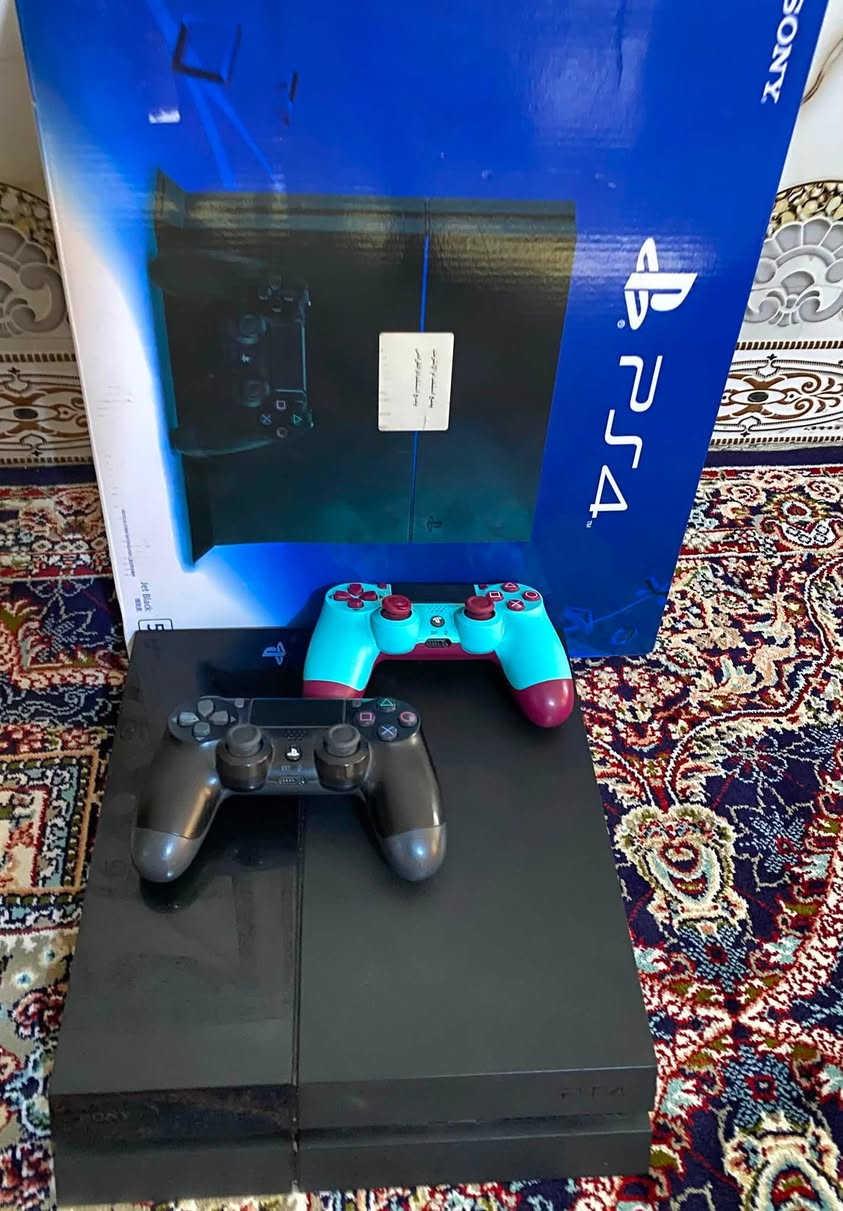 Ps4 fat لامع
نظام ١١.٠٠ تهكير متصفح لا فلاش ولا فيو ولا قرص بنسبة 💯 الاستقرار كل شي واضح امامكم ..
ذاكرة نصف تيرا .. الجهاز لوك ستيكر مامفتوح ابدا كله شغال 
للأمانة من تلعب المروحة يعلى صوتها اما كتأثير وحماوة طبيعية فأنت بكيفك اذا تريد تبدل معجونه
ملحقاته جوستك عدد اثنين 
واير اج دي واير كهرباء واير شحن جوستك
العابه :
Pes21
Pes2007
Pes26
Battlefield 1
Ghost
Need for speed
Gta5
مكاني بغداد كمالية 
***********
 السعر ٢٣٥ نهايته
