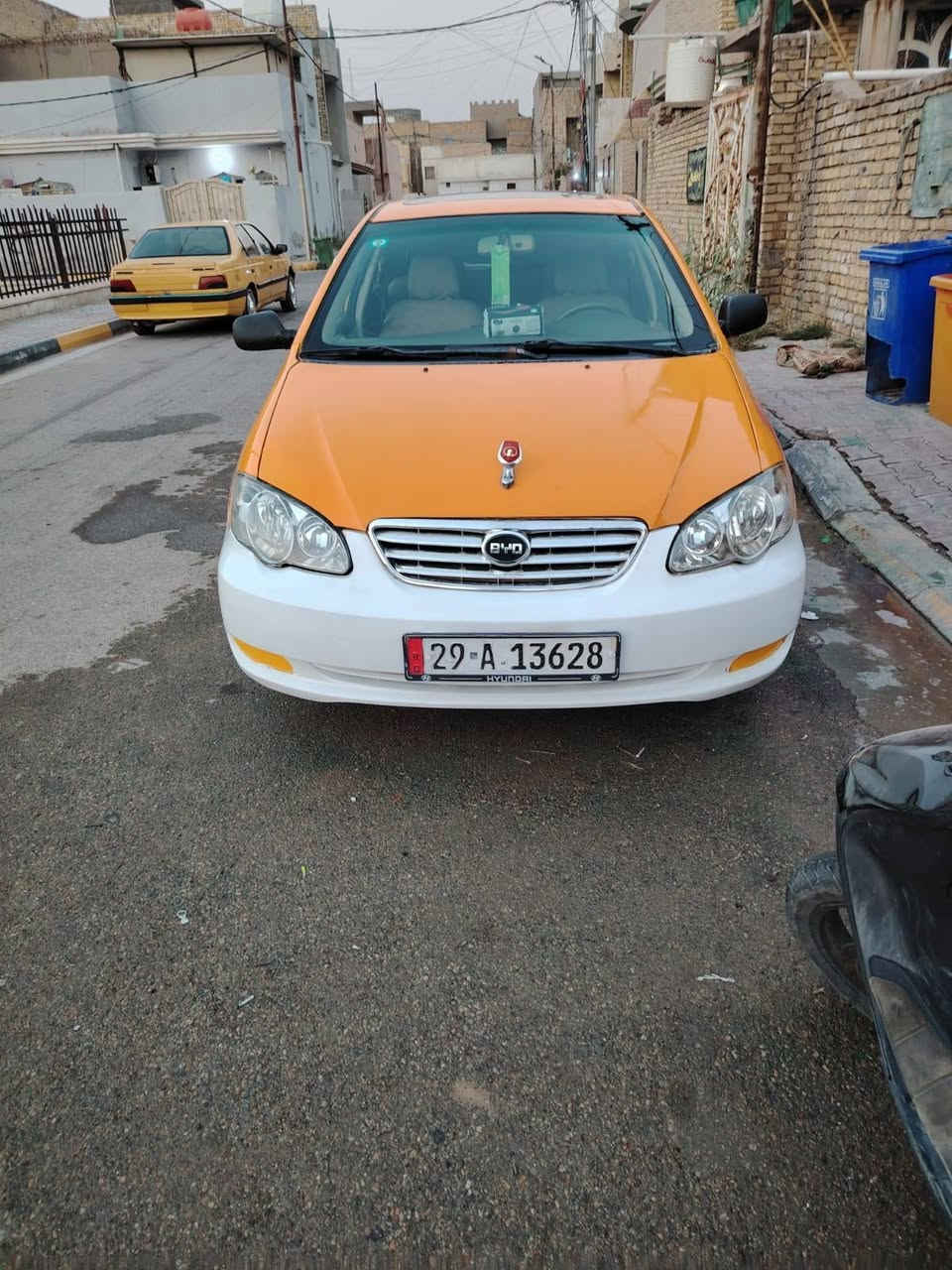 سلام عليكم شباب بيوايدي اف 3 
سياره جاهزه لخير كير مكينه تبريد 
حداديه كله جديد سعر 40وبيه مجال
رقمه واسط مصفره هيه وغرامات 
سنويته لل 29 
***********
