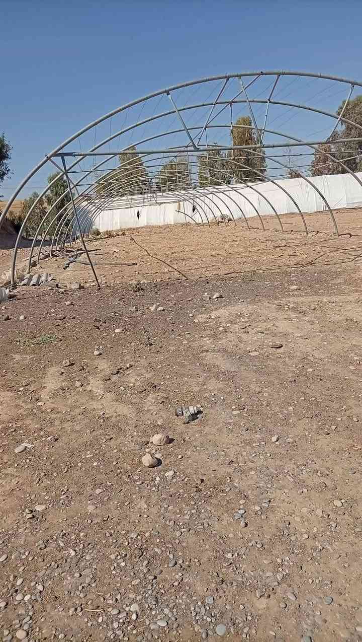 بيت زجاجي للبيع العرض ٩ متر الطول ٤٨ متر مكاني الشمال باوا نور اني مكلف بل نشر وهذا رقم صاحب البيت ***********
