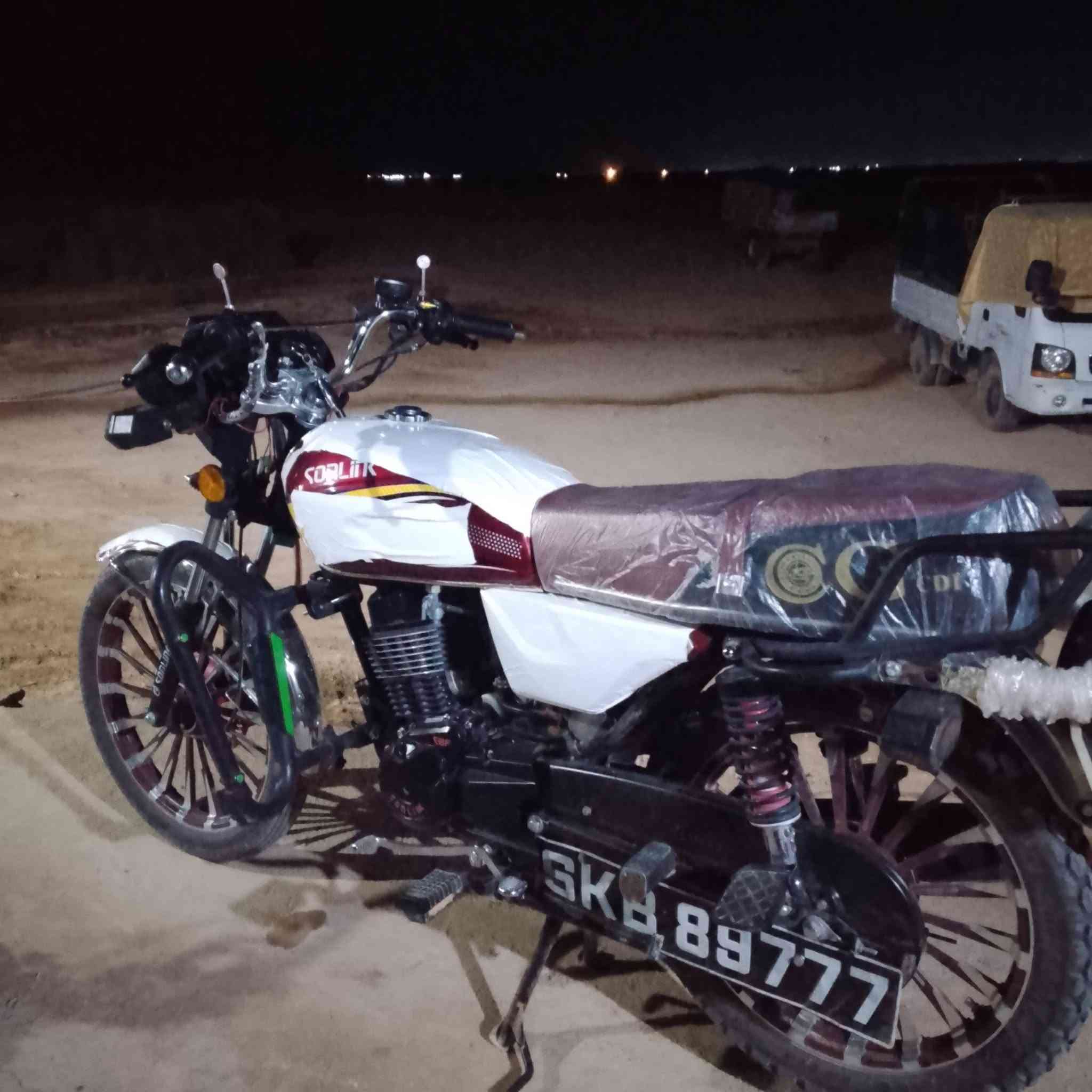 السلام عليكم دراجه موديل 25 محرك 200 زنجيل ماشيه 3000 بعدها وضع شركه نظافه خير من الله نشاط نعومه خير من الله مكان القائم دراجه مال جناي***********
