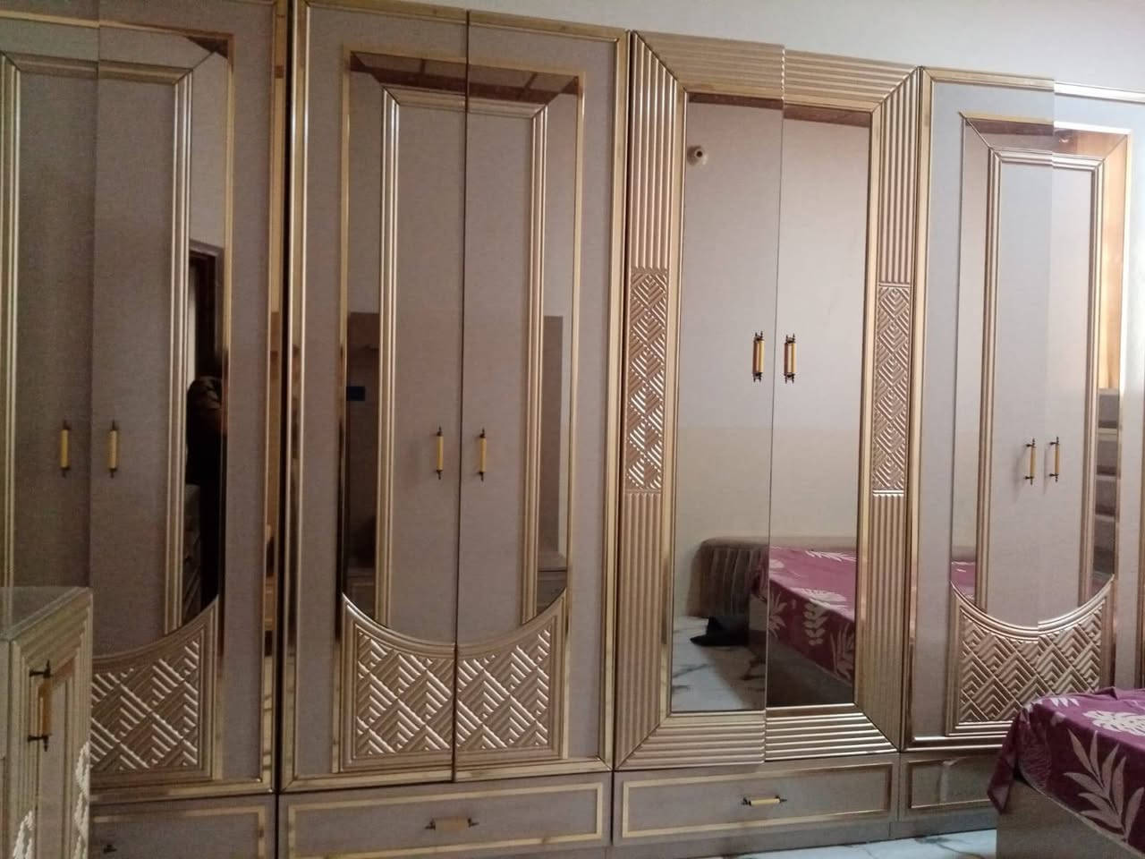 للبيع لغرض السفر جدد بعدهن الغرفه سعرها مليون  و900 وياها دوشك ضغط هديه وفرشتين بعد ويلها قطع منصورهن ماخذها سابقآ 2800

الجلسه ماخذها 600 اريدها 350 وبلخدمه 

اتصال فقط  ***********

واتساب بيه ***********
