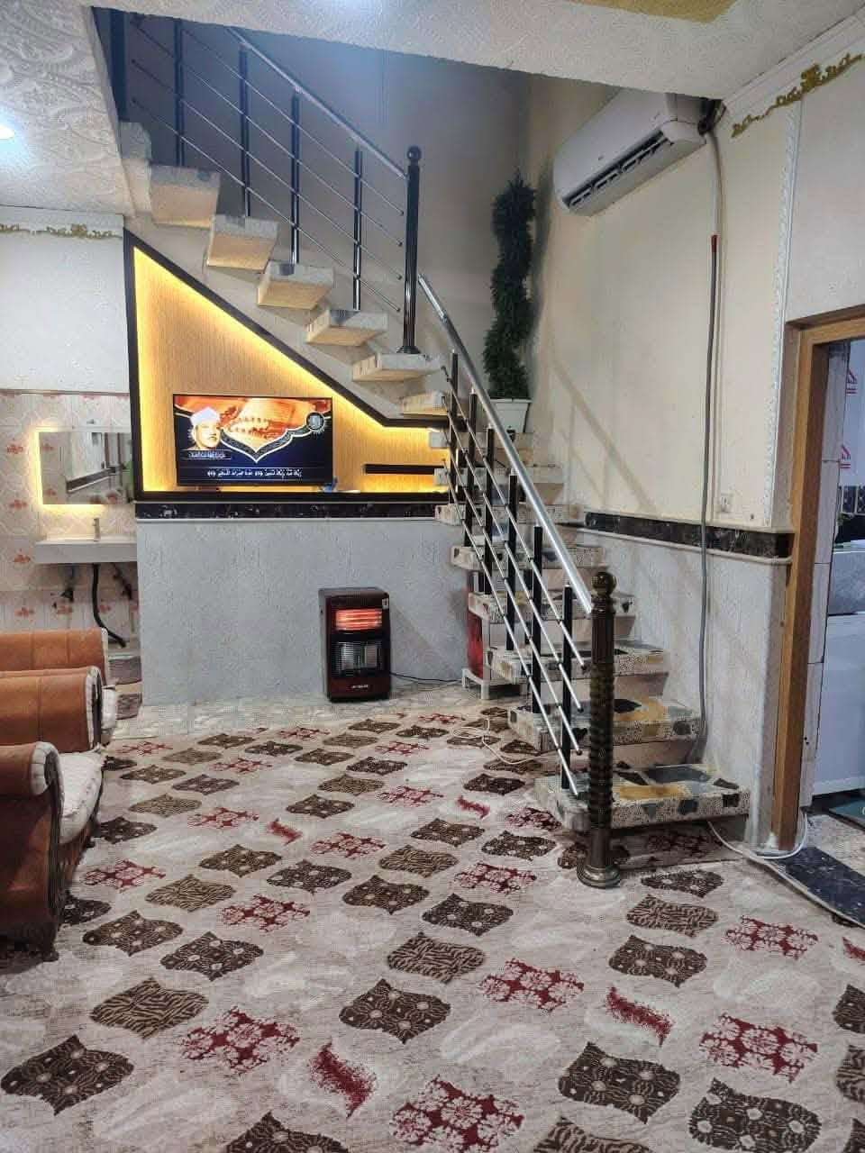 بيع مستعجل تم تنزيل السعر ١٥٠ وبي مجال بسيط بيت بالعرضات الفرع الاول خلف سوق العرضات المقابل دائرة شؤون المراءة المساحة ٢٠٠ متر طابق واحد وغرفه فوك السقف عكادة سنة البناء ٢٠٠٨ نظيف جدا مثل مامبين بالفيديد للاستفسار ***********
