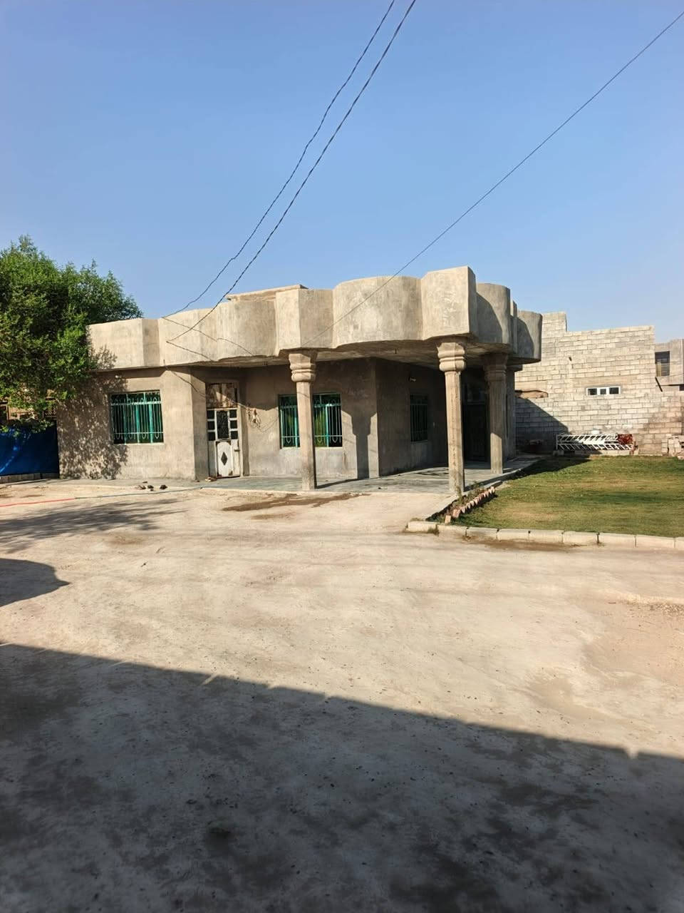بيت للبيع  ركن بسعر مناسب ( 38 ) وبي مجال
المساحه 700م - مساحة البناء 200م 

مكون من 3 غرف - موزع - استقبال - مطبخ 

العنوان ؛ العلم - دبي قرية الشهيد عبدالله أجباره 

للاستفسار واتساب : ***********
