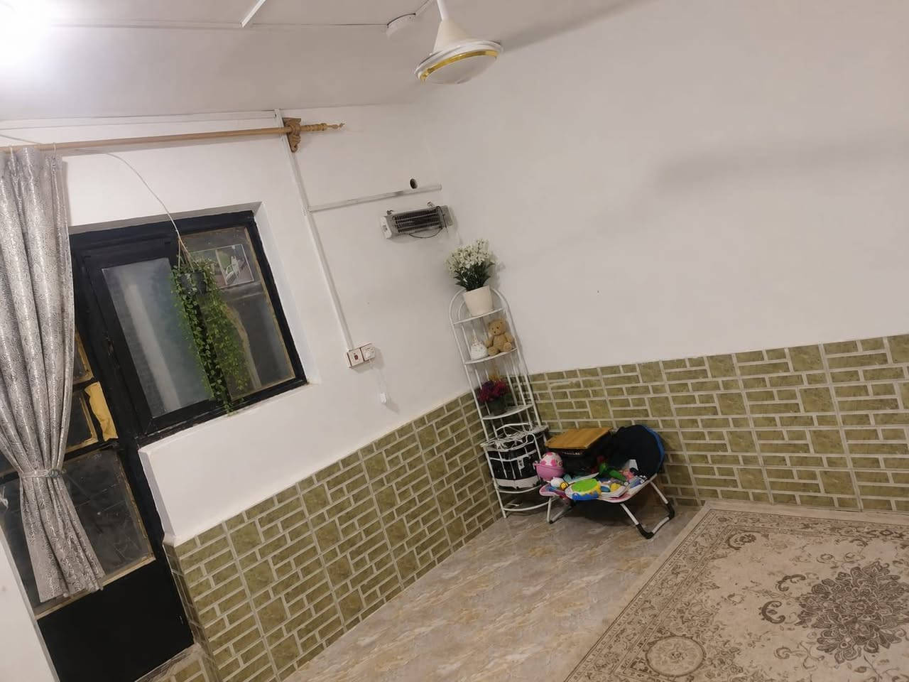 🏠 دار للبيع دولان–📍 الموقع: الديوانية  الاسكان شارع السفير فرع مولده كاظم
 مطلوب  اسكان 36) باليد 45  )

تسديد الشهري194( ملاحظه تغيير كفيل مباشر)

📐 المساحة: 100 متر مربع عرض دولان1مترونص

📄 الطابو: صرف

🔹 تفاصيل الدار:
✅ طابقين–  عكاده الطابق الثاني بناء حديث
الطابق الاول
✅  1غرفه نوم 
✅ 2 مجمعات صحيةداخليه وخارجيه
✅ براني
✅ مطبخ
✅ صالة
✅مناور ثنين جهة المطبخ طوله مترين بمتر  وجهة غرفه النوم 
 منور  3طول وعرضه متر ونص
الطابق الثاني 
✅1مجمع صحي
✅غرفتين كبار 
✅صاله جبيرة
✅درج لسطح وبيتونه
~~~~~~~~~~~~~
#متابعة_الصفحة
#نستقبل_جميع_عروضكم
———————————————————
🔺#للاستفسار الاتصال ع الرقم 
***********‪📲 

  او مراسله واتساب + *********** 📲  
————————————————————— 
🔺صور الطابق الاول
